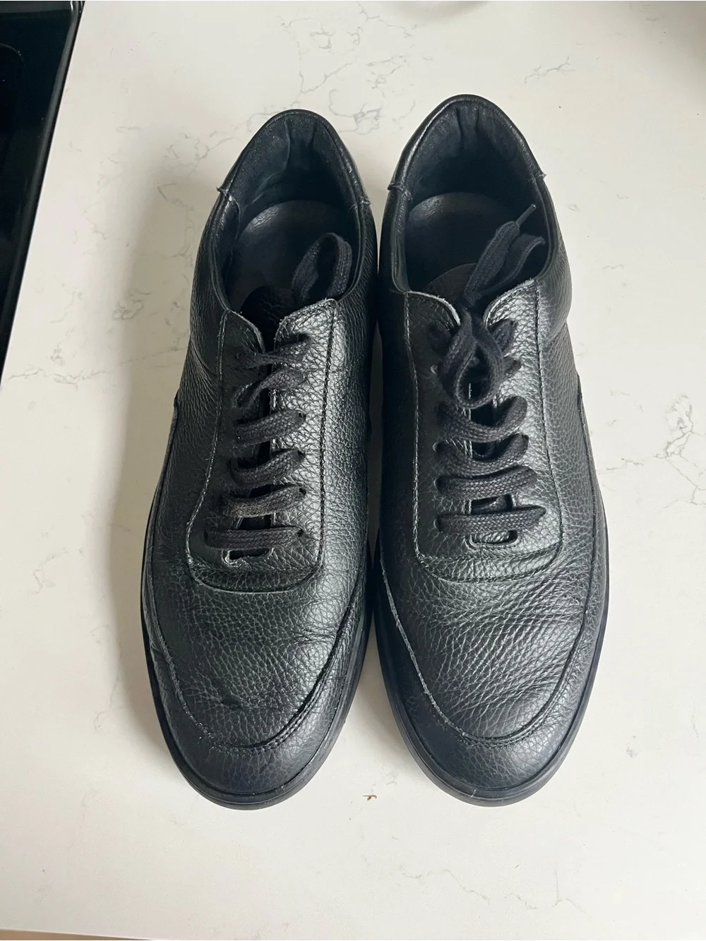Filling Pieces minimal leather